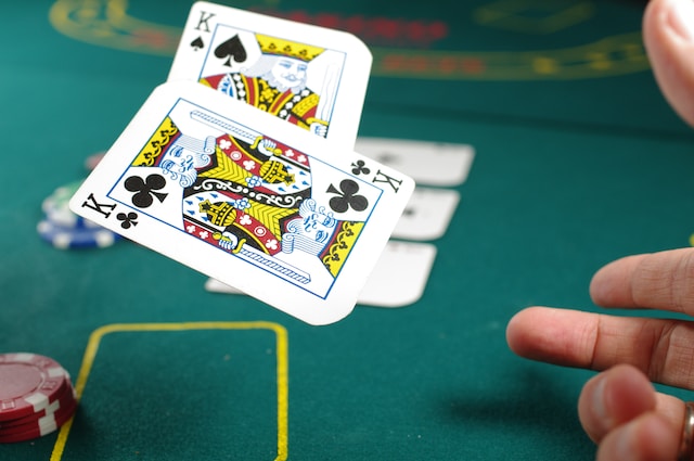 Online Rummy vs Offline Rummy: Which One is Better for You?